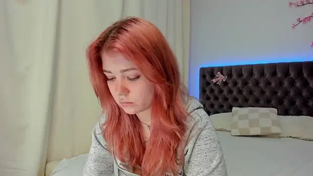 Snapshot of Ella_Mayers chatting on October 10, 2025, 12:28 pm Ella Mayers online show from October 10, 2025, 12:28 pm