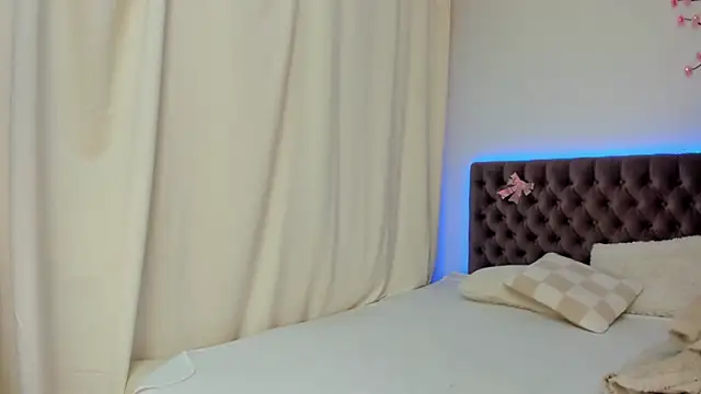 Snapshot of Ella_Mayers chatting on October 12, 2025, 12:28 pm Ella Mayers online show from October 12, 2025, 12:28 pm