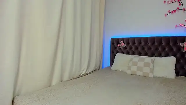 Snapshot of Ella_Mayers chatting on October 23, 2025, 12:26 pm Ella Mayers online show from October 23, 2025, 12:26 pm