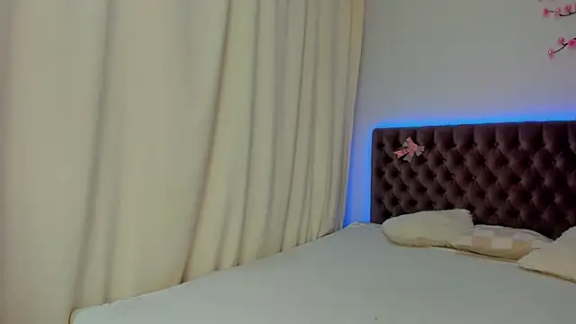 Snapshot of Ella_Mayers chatting on October 4, 2025, 12:07 pm Ella Mayers online show from October 4, 2025, 12:07 pm