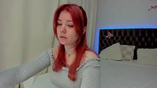 Snapshot of Ella_Mayers chatting on September 27, 2025, 12:00 pm Ella Mayers online show from September 27, 2025, 12:00 pm