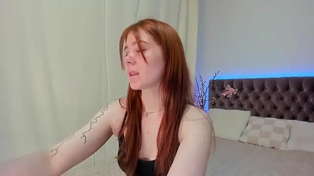 Ella Mayers online show from March 14, 2025, 9:21 pm
