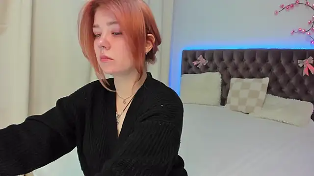 Snapshot of Ella_Mayers chatting on October 18, 2025, 12:18 pm Ella Mayers online show from October 18, 2025, 12:18 pm