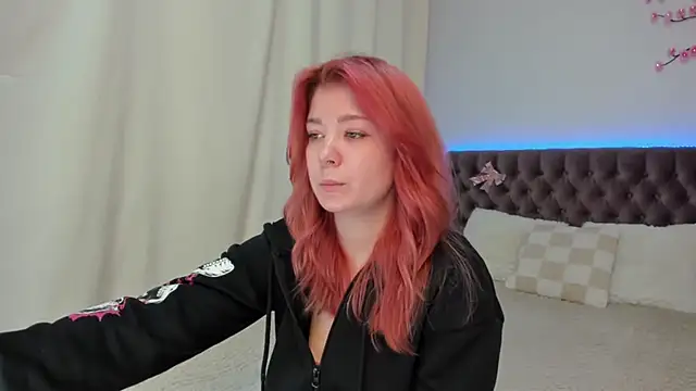 Snapshot of Ella_Mayers chatting on October 25, 2025, 12:39 pm Ella Mayers online show from October 25, 2025, 12:39 pm