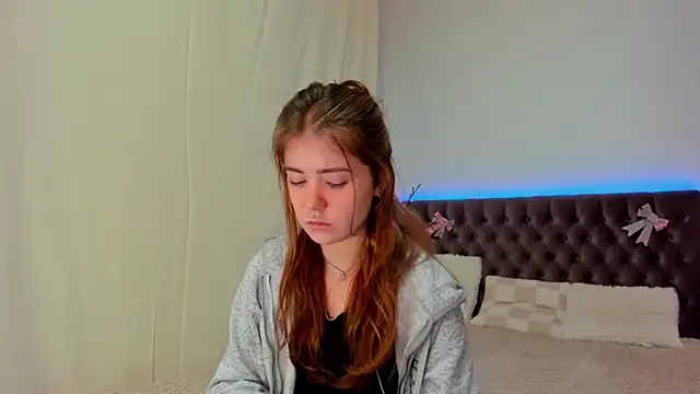 Ella Mayers online show from March 8, 2025, 9:40 pm