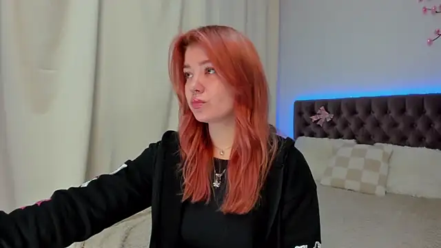 Snapshot of Ella_Mayers chatting on October 15, 2025, 12:35 pm Ella Mayers online show from October 15, 2025, 12:35 pm