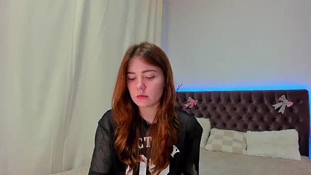 Ella Mayers online show from March 6, 2025, 1:05 am