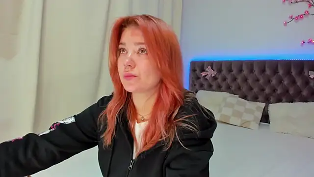 Snapshot of Ella_Mayers chatting on October 17, 2025, 12:29 pm Ella Mayers online show from October 17, 2025, 12:29 pm