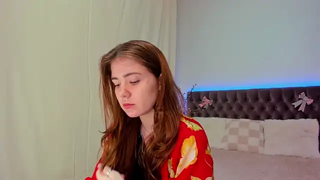 Ella Mayers online show from March 9, 2025, 3:54 am