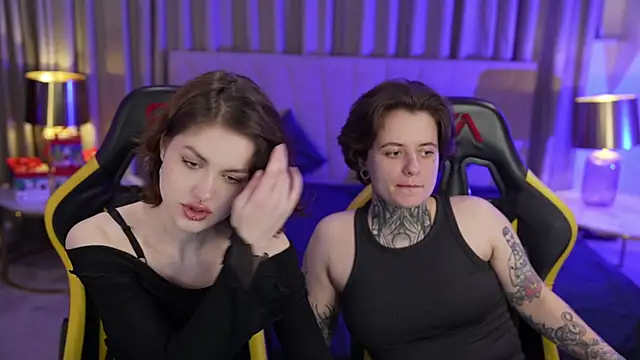 Snapshot of Adell_054 chatting on January 30, 2025, 3:51 pm Adell 054 online show from January 30, 2025, 3:51 pm