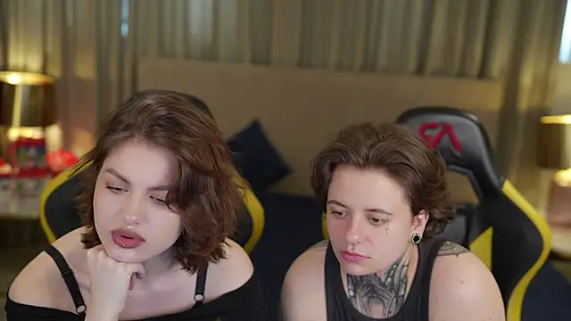 Snapshot of Adell_054 chatting on January 30, 2025, 12:37 pm Adell 054 online show from January 30, 2025, 12:37 pm