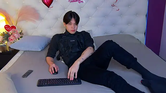 Snapshot of just_gay_ chatting on February 18, 2025, 1:44 pm just gay online show from February 18, 2025, 1:44 pm