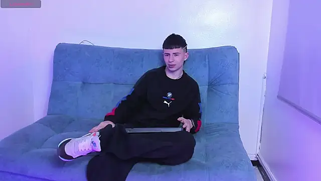 Snapshot of Stivarfox21 chatting on February 5, 2025, 8:57 pm Stivarfox21 online show from February 5, 2025, 8:57 pm