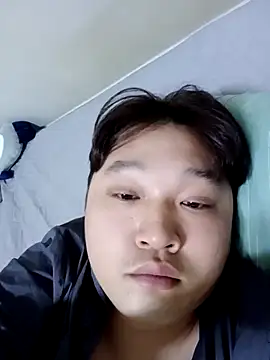 offwhite777 online show from March 1, 2025, 12:12 pm