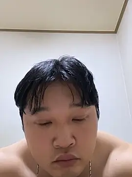 offwhite777 online show from February 7, 2025, 2:04 pm