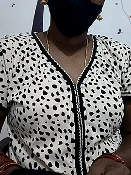 Snapshot of Tamil_Meera12 chatting on October 8, 2025, 11:34 am Tamil Meera12 online show from October 8, 2025, 11:34 am