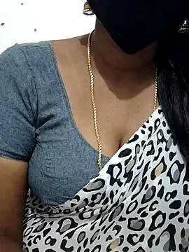 Snapshot of Tamil_Meera12 chatting on October 10, 2025, 6:47 am Tamil Meera12 online show from October 10, 2025, 6:47 am