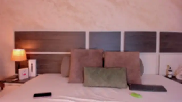 Alyssia Collins online show from February 19, 2025, 3:27 pm