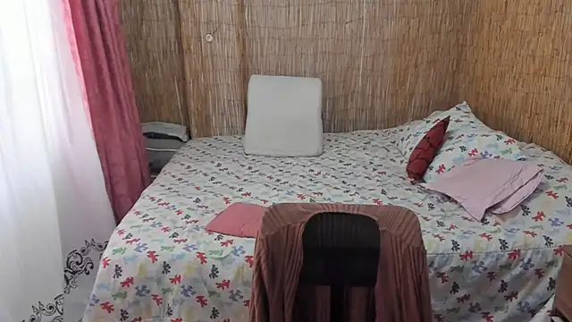 Snapshot of __leaa chatting on September 17, 2025, 9:39 pm   leaa online show from September 17, 2025, 9:39 pm