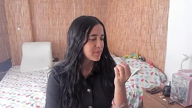 Snapshot of __leaa chatting on October 5, 2025, 7:59 pm   leaa online show from October 5, 2025, 7:59 pm