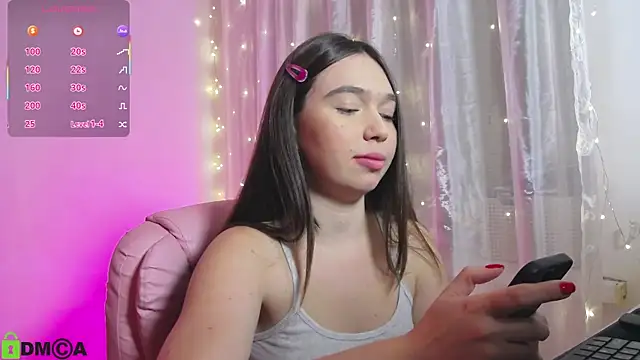 Snapshot of Arianahot777 chatting on October 28, 2025, 10:09 pm Arianahot777 online show from October 28, 2025, 10:09 pm