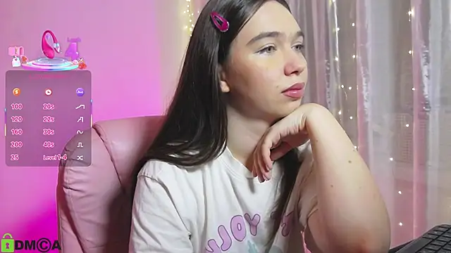 Snapshot of Arianahot777 chatting on November 7, 2025, 10:13 pm Arianahot777 online show from November 7, 2025, 10:13 pm