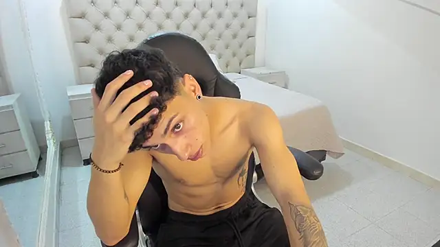 Snapshot of JhoanLeandro chatting on November 8, 2025, 5:22 am JhoanLeandro online show from November 8, 2025, 5:22 am