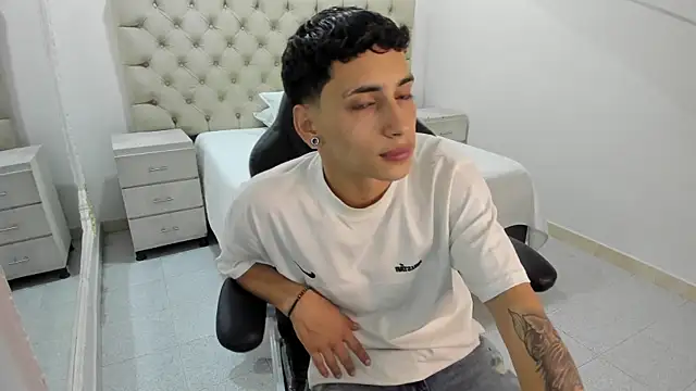 Snapshot of JhoanLeandro chatting on November 7, 2025, 4:17 am JhoanLeandro online show from November 7, 2025, 4:17 am