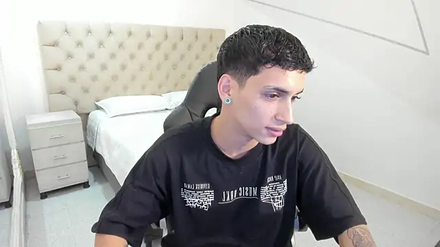 Snapshot of JhoanLeandro chatting on October 4, 2025, 5:53 am JhoanLeandro online show from October 4, 2025, 5:53 am