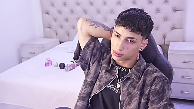 JhoanLeandro online show from March 7, 2026, 5:36 am