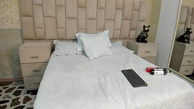 Snapshot of JhoanLeandro chatting on October 13, 2025, 10:10 pm JhoanLeandro online show from October 13, 2025, 10:10 pm