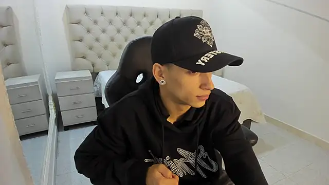 Snapshot of JhoanLeandro chatting on December 1, 2025, 5:19 am JhoanLeandro online show from December 1, 2025, 5:19 am