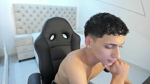 Snapshot of JhoanLeandro chatting on October 15, 2025, 5:06 am JhoanLeandro online show from October 15, 2025, 5:06 am