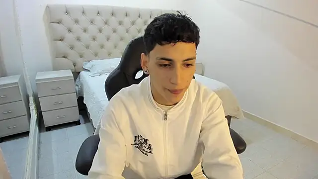 Snapshot of JhoanLeandro chatting on November 30, 2025, 4:57 am JhoanLeandro online show from November 30, 2025, 4:57 am