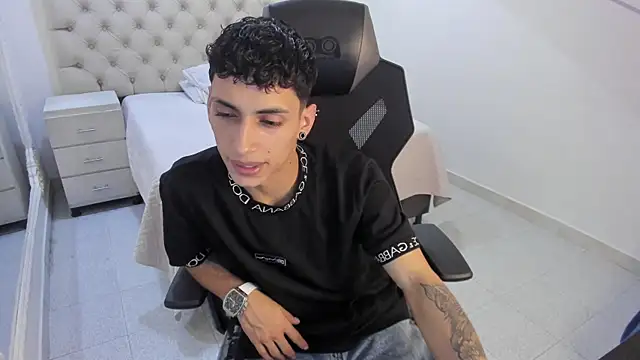 Snapshot of JhoanLeandro chatting on January 6, 2026, 5:44 am JhoanLeandro online show from January 6, 2026, 5:44 am