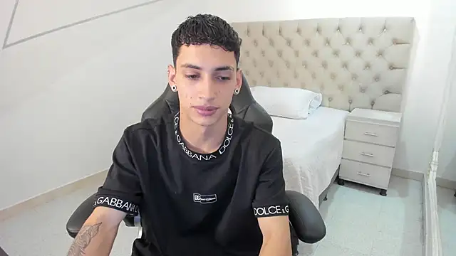 Snapshot of JhoanLeandro chatting on September 21, 2025, 5:45 am JhoanLeandro online show from September 21, 2025, 5:45 am