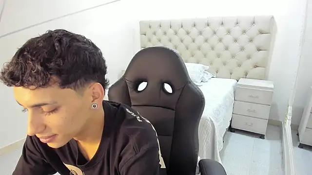 Snapshot of JhoanLeandro chatting on November 10, 2025, 5:12 am JhoanLeandro online show from November 10, 2025, 5:12 am