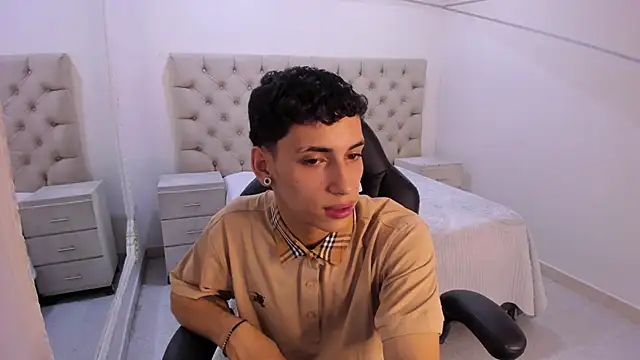 Snapshot of JhoanLeandro chatting on December 4, 2025, 4:44 am JhoanLeandro online show from December 4, 2025, 4:44 am