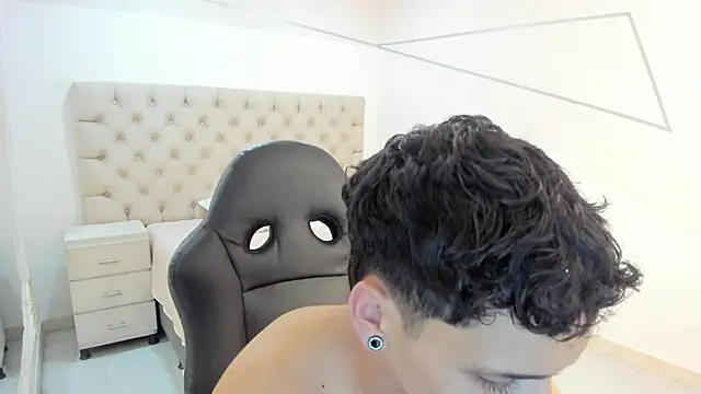 Snapshot of JhoanLeandro chatting on October 27, 2025, 5:52 am JhoanLeandro online show from October 27, 2025, 5:52 am