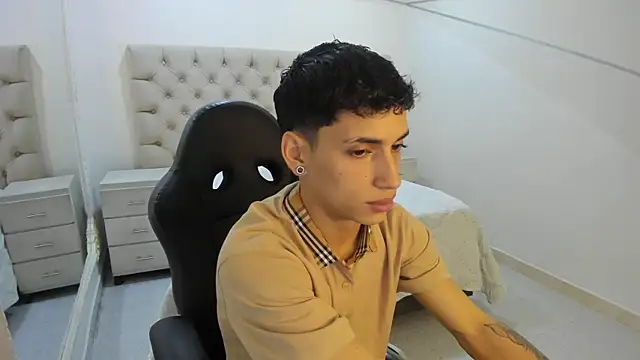 Snapshot of JhoanLeandro chatting on December 16, 2025, 5:00 am JhoanLeandro online show from December 16, 2025, 5:00 am