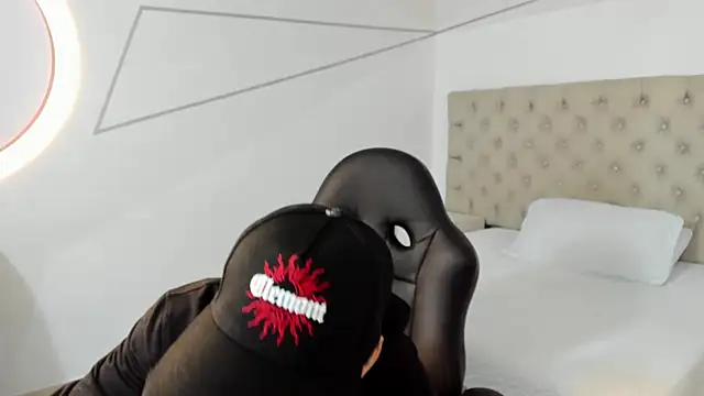 JhoanLeandro online show from February 17, 2026, 4:10 am