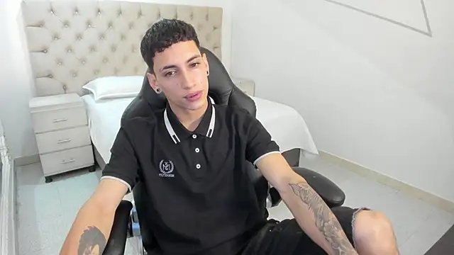 Snapshot of JhoanLeandro chatting on October 2, 2025, 4:49 am JhoanLeandro online show from October 2, 2025, 4:49 am