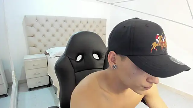 Snapshot of JhoanLeandro chatting on October 26, 2025, 6:47 am JhoanLeandro online show from October 26, 2025, 6:47 am