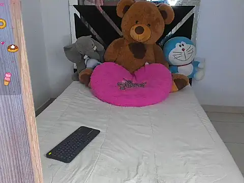 Snapshot of CatalinaSmith1 chatting on September 17, 2025, 11:18 pm CatalinaSmith1 online show from September 17, 2025, 11:18 pm