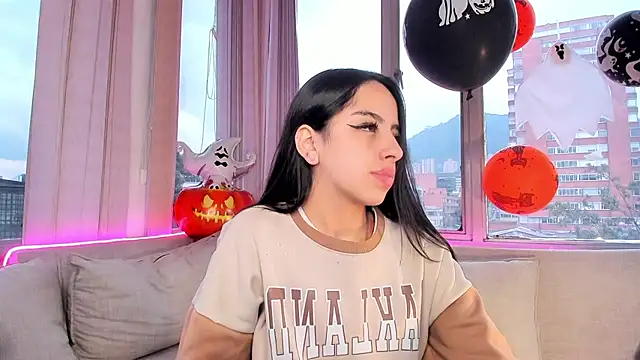 Snapshot of Daphne_chers chatting on October 31, 2025, 2:24 pm Daphne chers online show from October 31, 2025, 2:24 pm