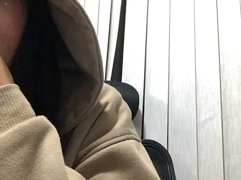 Enyel valmina online show from March 13, 2025, 1:43 am