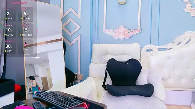 LucianaMe online show from November 10, 2025, 2:27 am