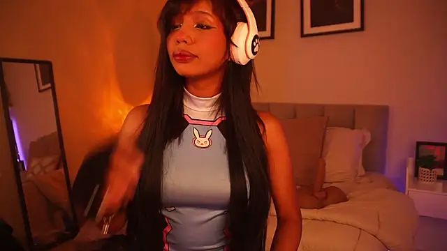 Gigi Strawberry online show from April 19, 2026, 5:41 am