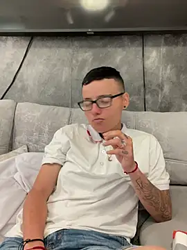 YeiiScoot online show from February 5, 2025, 2:51 am