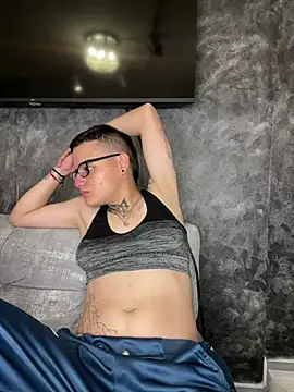 YeiiScoot online show from February 7, 2025, 7:07 am